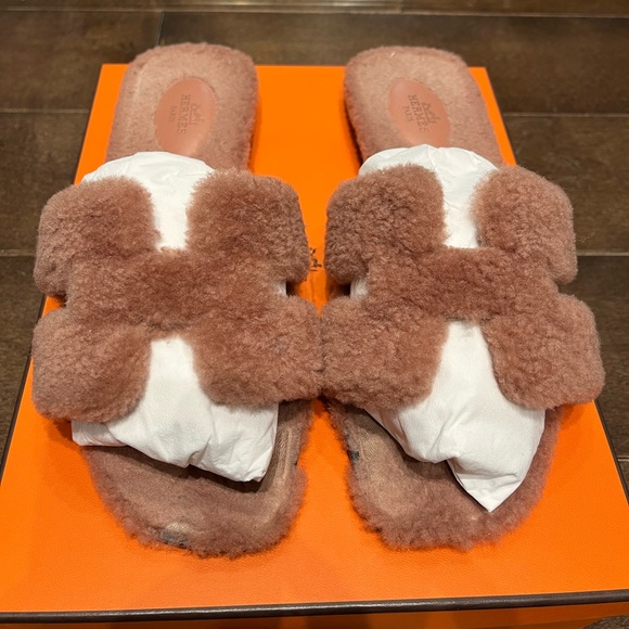 Hermes Shoes - Authentic women oasis shearling slides